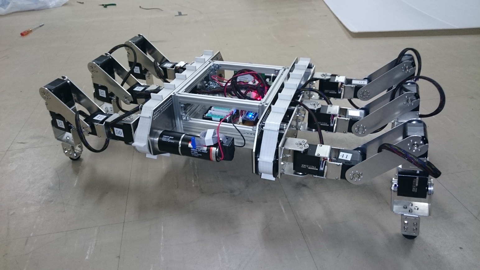 6脚クローラ型不整地移動ロボットの開発